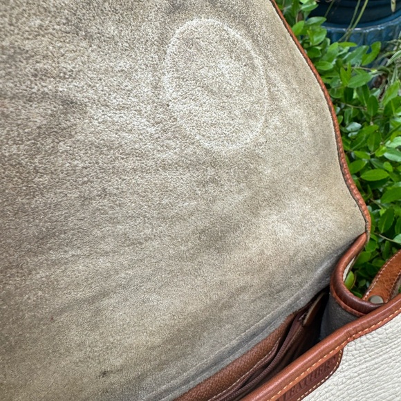 Vintage Dooney & Bourke Classic Tan and Cream Leather Women's Bag - Picture 14 of 14